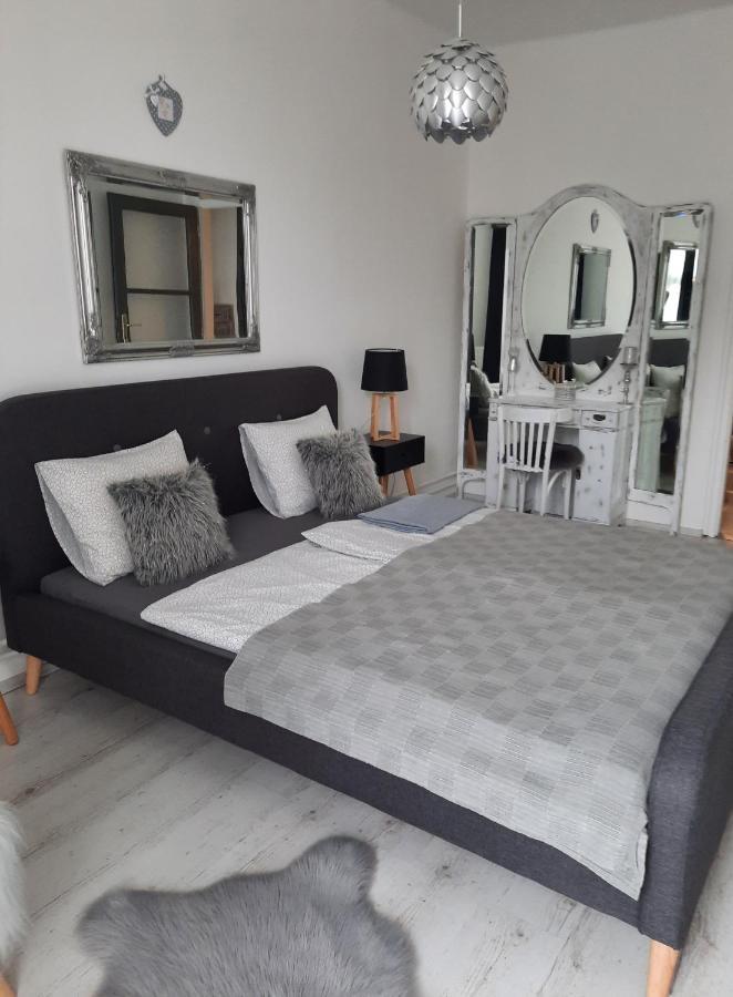 Downtown'S Pearl Apartment Pecs Bagian luar foto