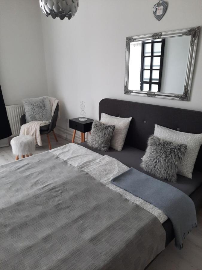 Downtown'S Pearl Apartment Pecs Bagian luar foto