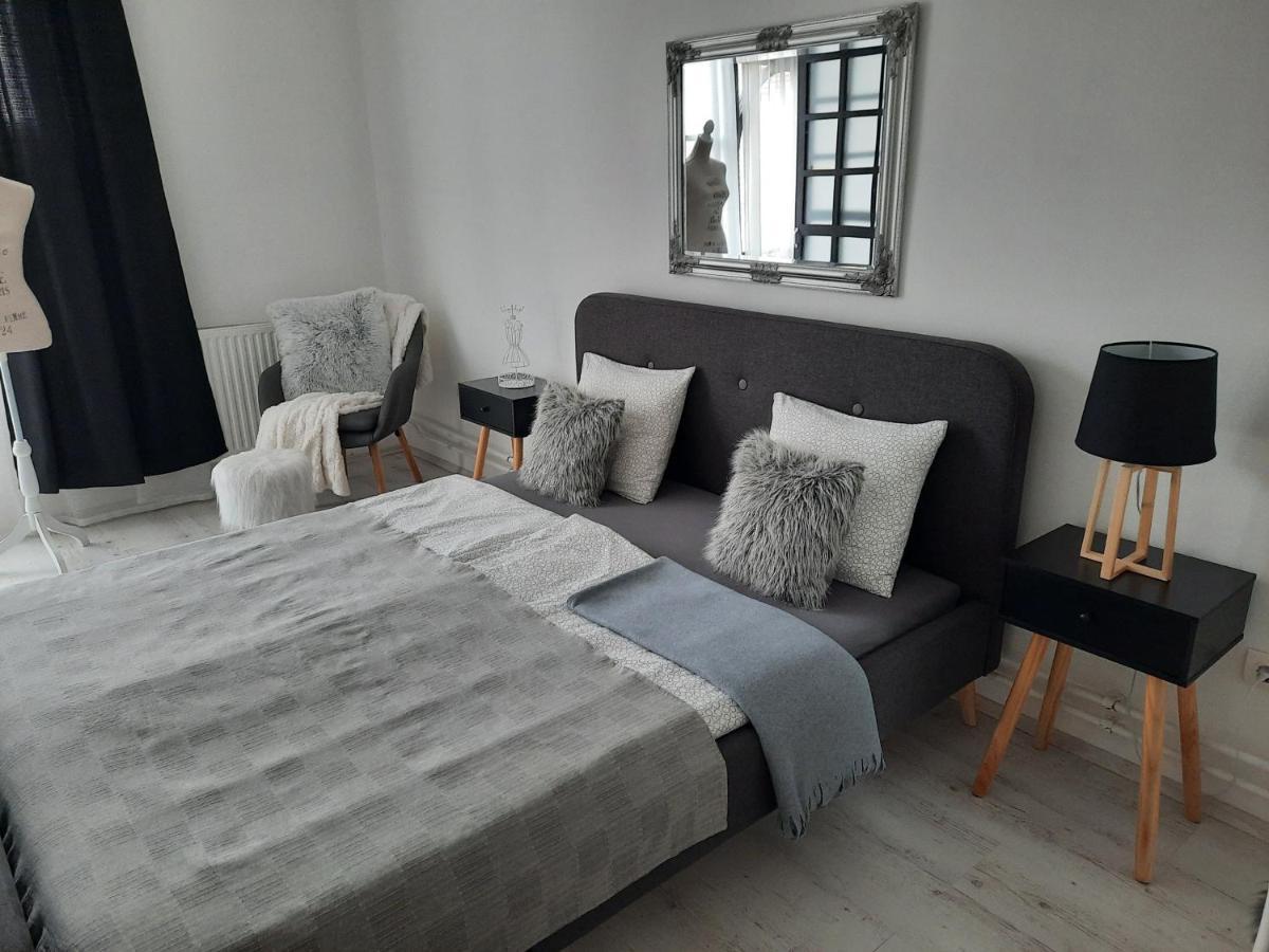 Downtown'S Pearl Apartment Pecs Bagian luar foto